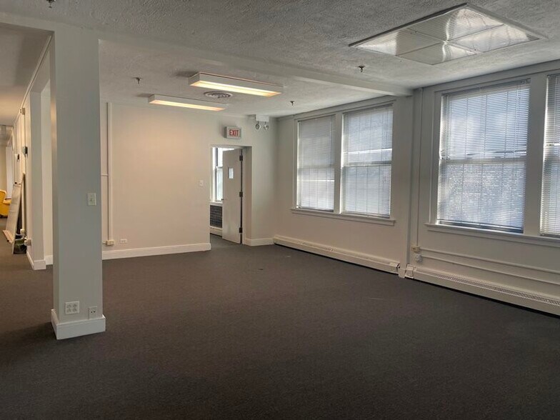 More Photos Of 4646-4660 N Ravenswood Ave, Chicago Office For Sale