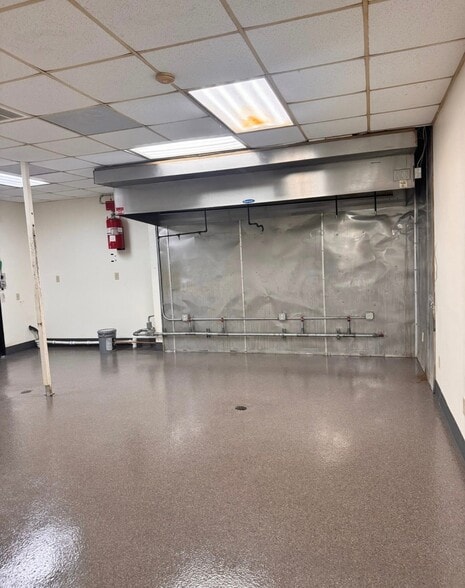 More Photos Of 12371 US-90 Hwy, Luling Storefront Retail Office For Lease