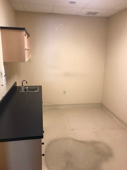 More Photos Of 208 Kevin Ln, Brodheadsville Medical For Lease