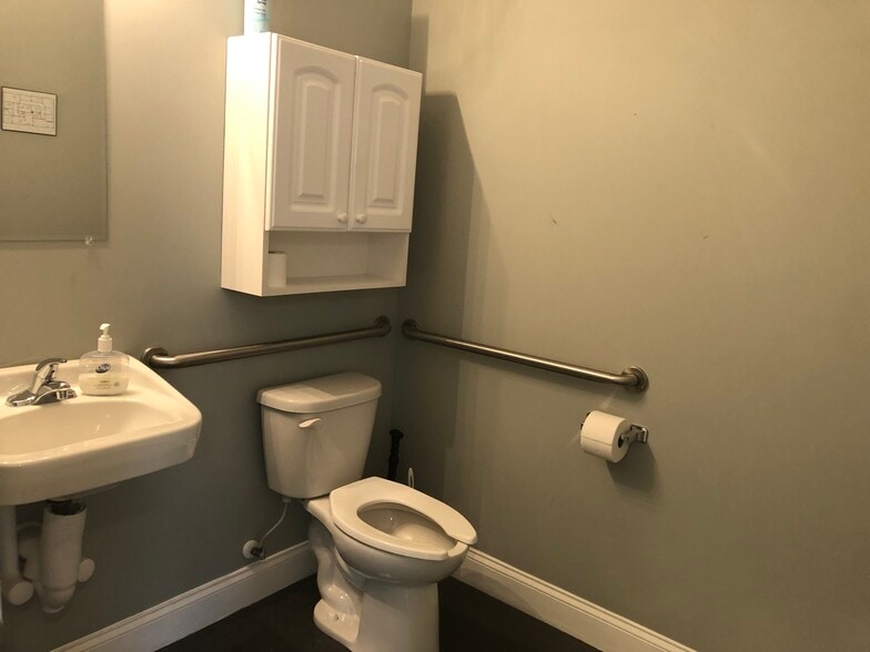 More Photos Of 110 Samaritan Dr, Cumming Medical For Sale