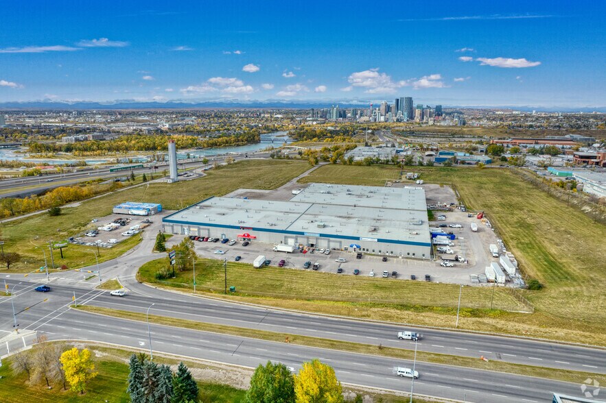 More Photos Of 707 Barlow Trl SE, Calgary Service For Lease