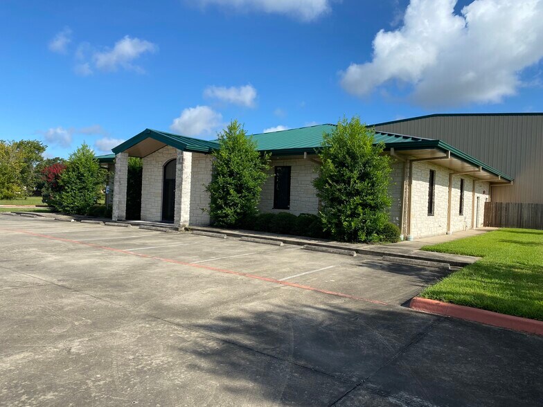 More Photos Of 18050 Kieth Harrow Blvd, Houston Warehouse For Lease