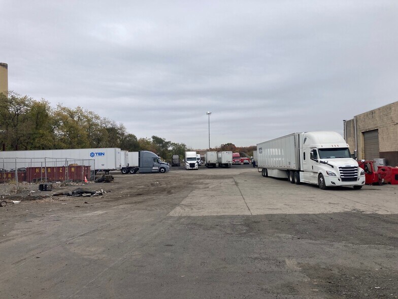 More Photos Of 4 Beakes St, Ewing Warehouse For Lease