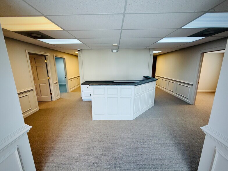 More Photos Of 12484c Warwick Blvd, Newport News Office For Lease