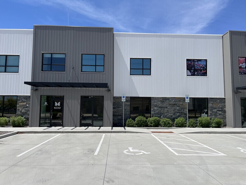 More Photos Of 9235 Eastman Park Dr, Windsor Light Manufacturing For Lease