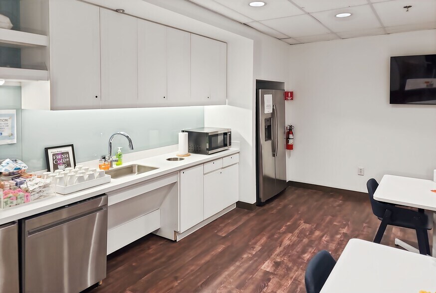 More Photos Of 9901 W Interstate 10, San Antonio Office Residential For Lease