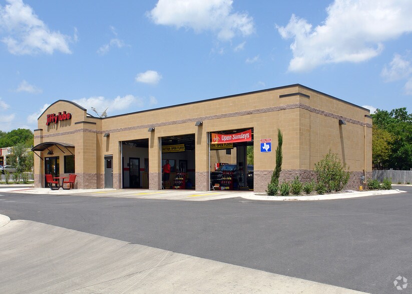 More Photos Of 13803 Nacogdoches Rd, San Antonio Auto Repair For Sale