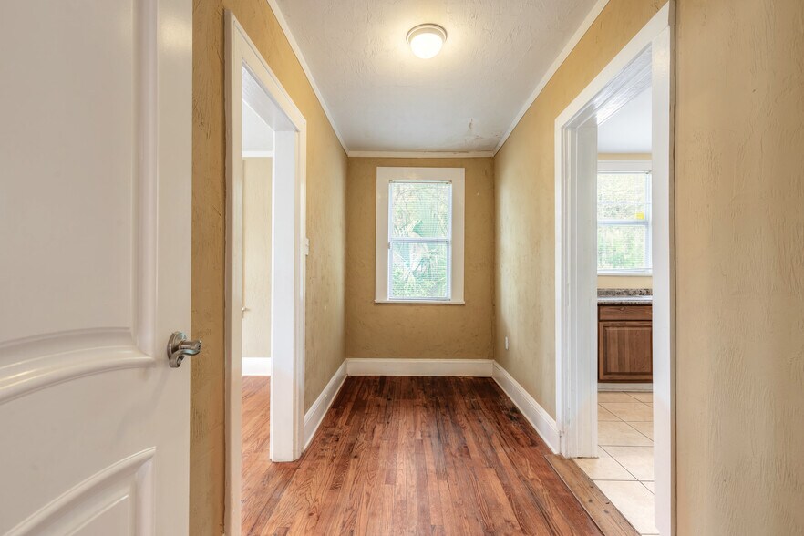 More Photos Of 519 S Ridgewood Ave, Daytona Beach Office For Sale