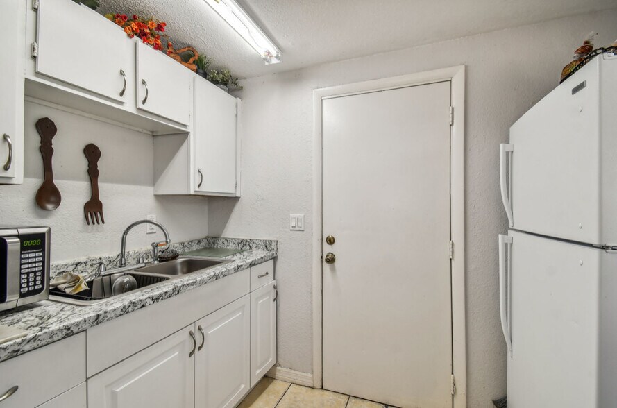 More Photos Of 4507-4517 E Giddens Ave, Tampa Multifamily For Sale