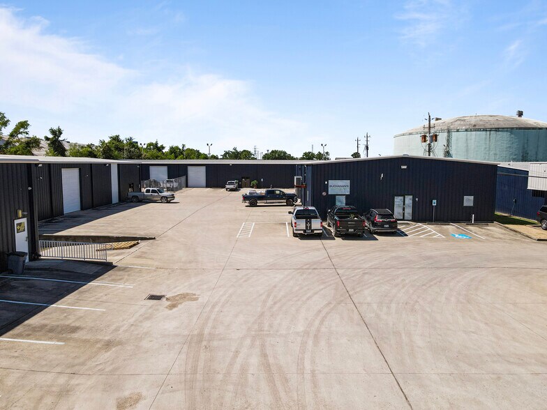 More Photos Of 1500 Brittmoore Rd, Houston Warehouse For Lease