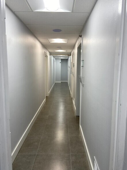 More Photos Of 1816 57th St, Sarasota Warehouse For Sale