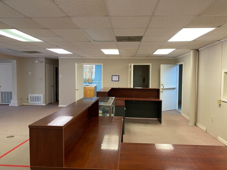 More Photos Of 1120 Broad Ave, Gulfport Freestanding For Lease
