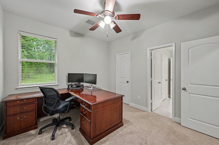 More Photos Of 5155 W Davis St, Conroe Medical For Lease