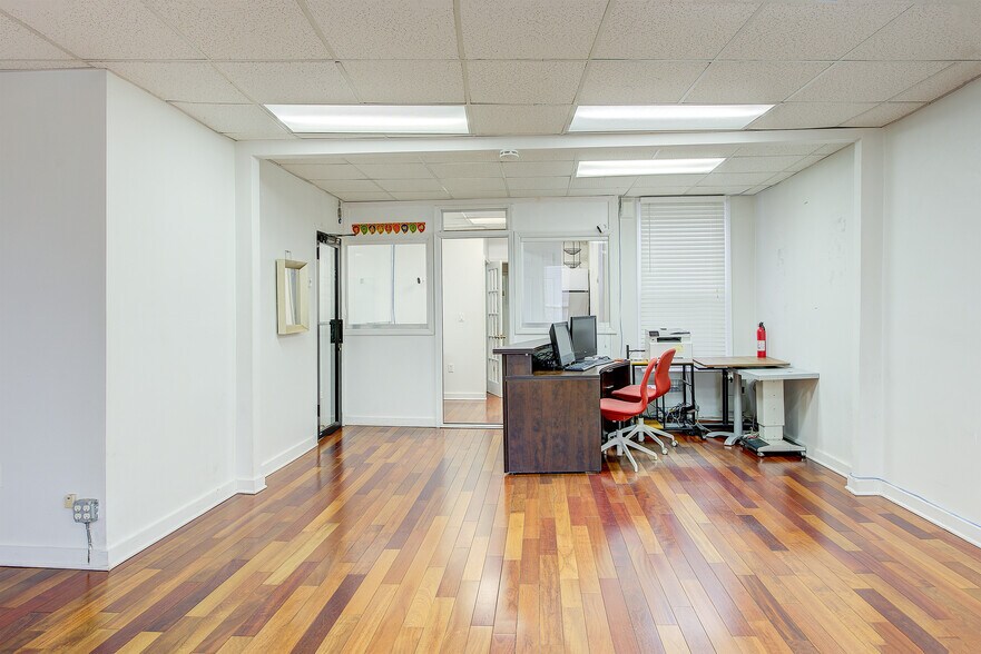 More Photos Of 12015 Liberty Ave, South Richmond Hill Storefront Retail Office For Lease