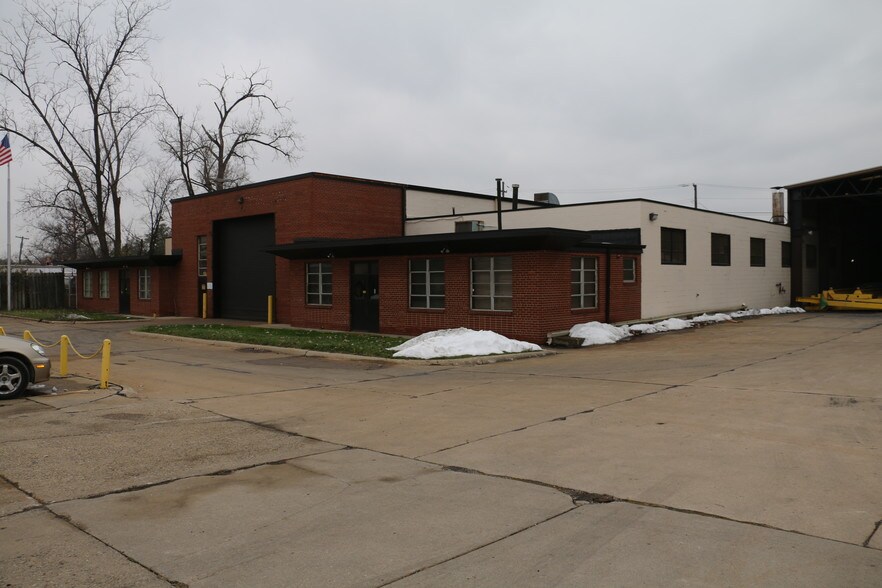 More Photos Of 28530 Reynolds St, Inkster Manufacturing For Sale