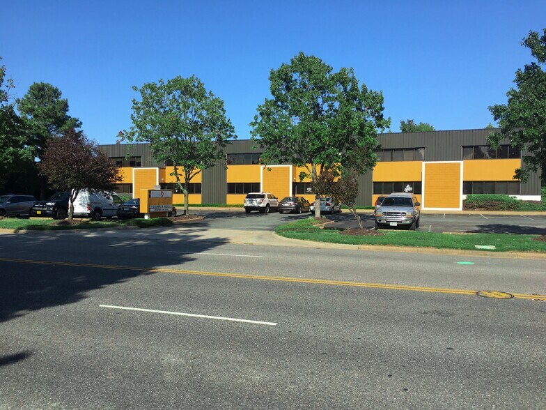 Primary Photo Of 11838 Canon Blvd, Newport News Flex For Sale