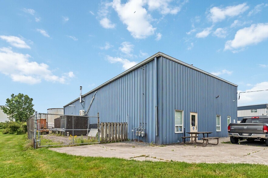 More Photos Of 2081 Piper Ln, London Industrial For Lease