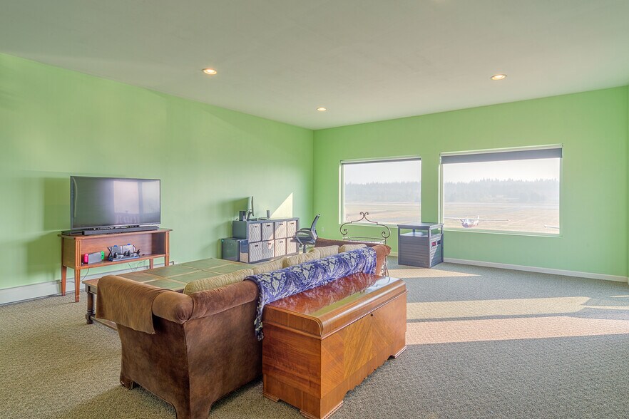 More Photos Of 191 Airport Rd, Port Townsend Airplane Hangar For Lease