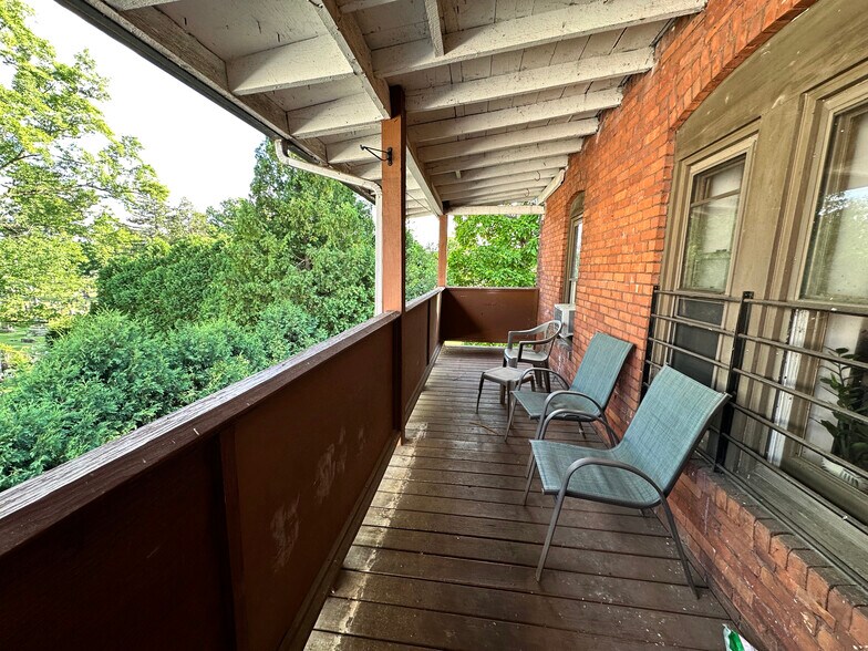 More Photos Of 18 Orchard St, Northampton Apartments For Sale