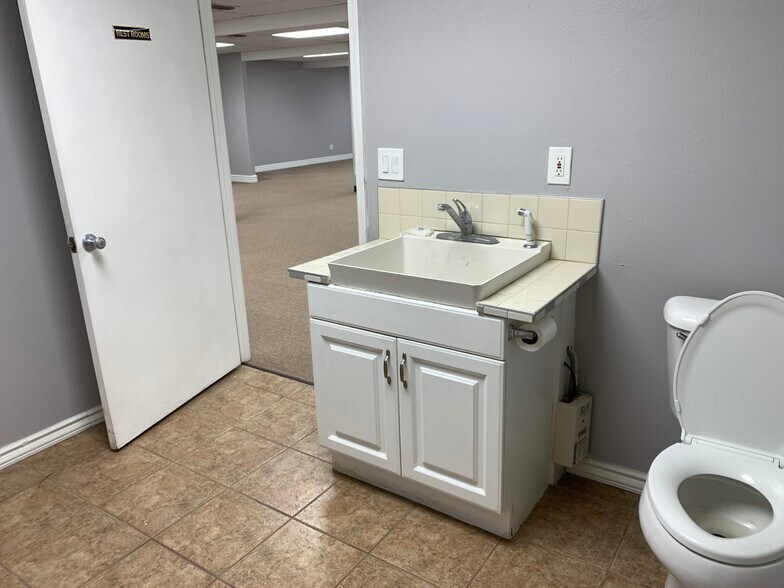 More Photos Of 2715 Highway 95, Bullhead City Self Storage For Lease