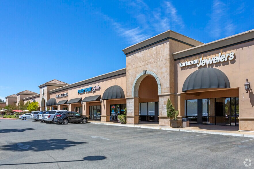 Primary Photo Of 9433-9447 N Fort Washington Rd, Fresno General Retail For Lease
