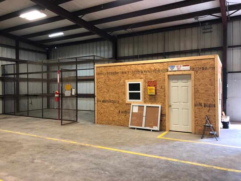 More Photos Of 11585-2 Hwy 181, San Antonio Office For Lease