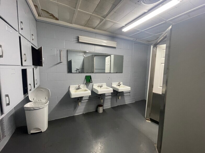 More Photos Of 3209 S Church St, Rocky Mount Warehouse For Sale