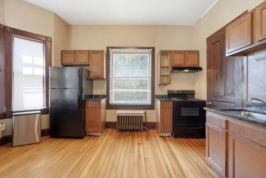 More Photos Of 389 Maple St, Saint Paul Apartments For Sale