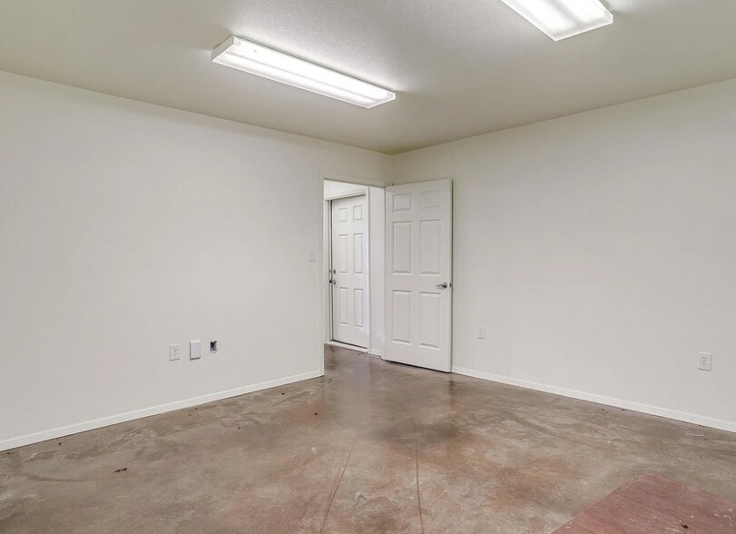 More Photos Of 9115 East Highway 67, Alvarado Showroom For Lease