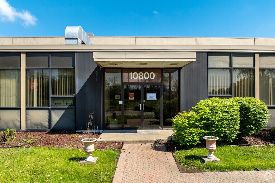More Photos Of 10800 Ford Rd, Dearborn Warehouse For Lease