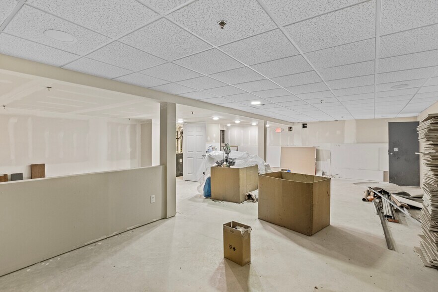 More Photos Of 160 Prosperous Pl, Lexington Medical For Sale
