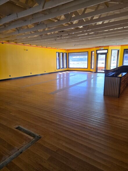 More Photos Of 330 N Marquette Rd, Prairie Du Chien General Retail For Lease