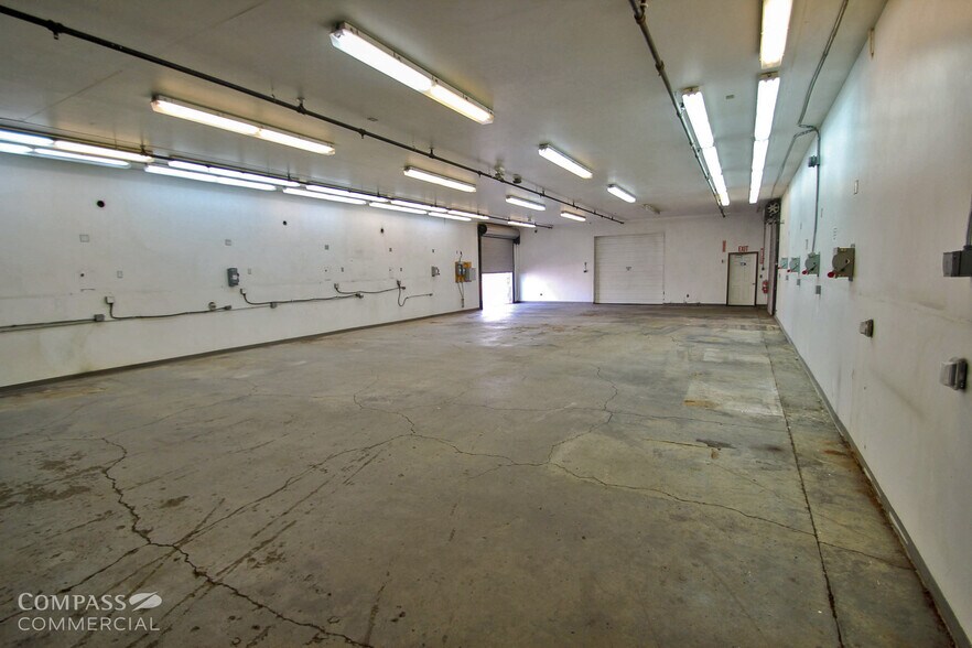 More Photos Of 520 Bridgeford Blvd, Bend Industrial For Lease