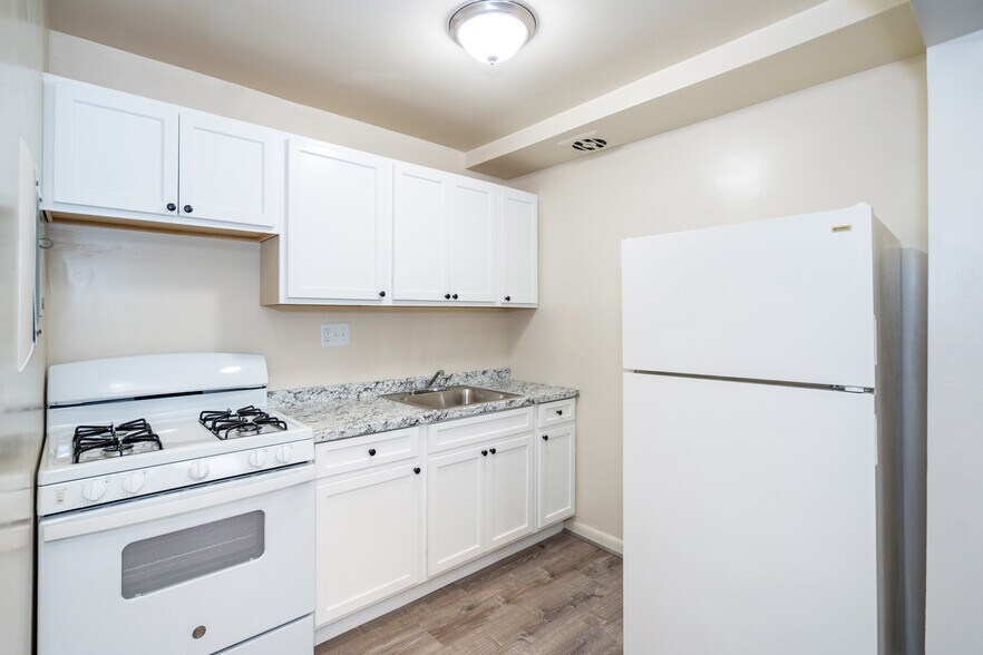 More Photos Of 4950-4952 Benning Rd SE, Washington Apartments For Sale