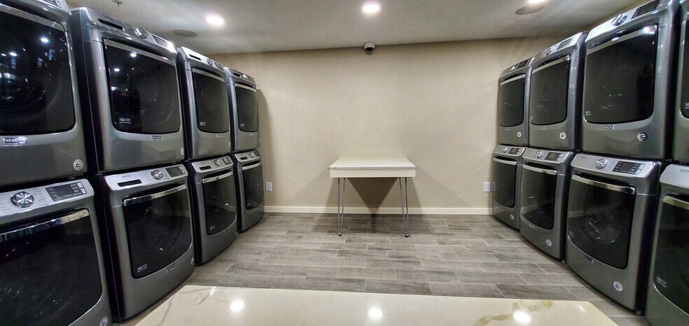 More Photos Of 127 E Riverside Dr, Austin Apartments For Lease