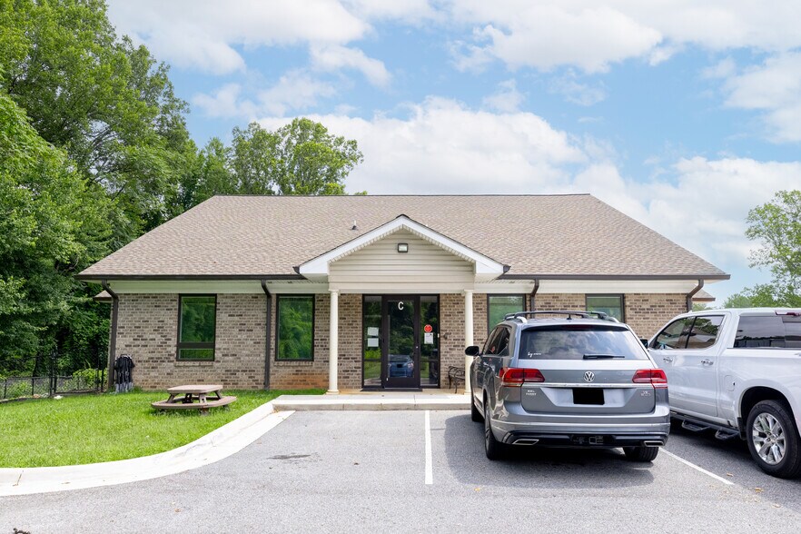 More Photos Of 1071 Woodberry Square Pl, Lynchburg Office For Sale