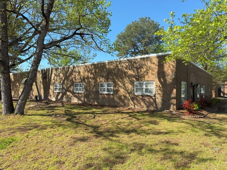 More Photos Of 953 Norfolk Sq, Norfolk Research And Development For Sale