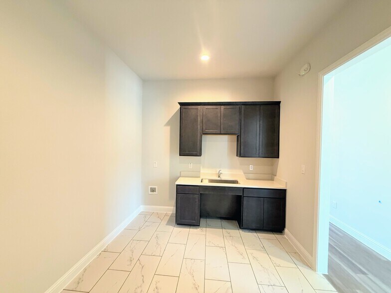 More Photos Of 6000 Alma Rd, McKinney Unknown For Lease