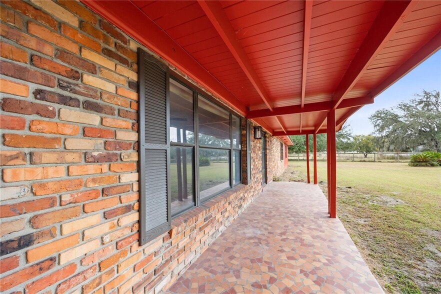 More Photos Of 274 W Kings Hwy, Center Hill Flex For Sale