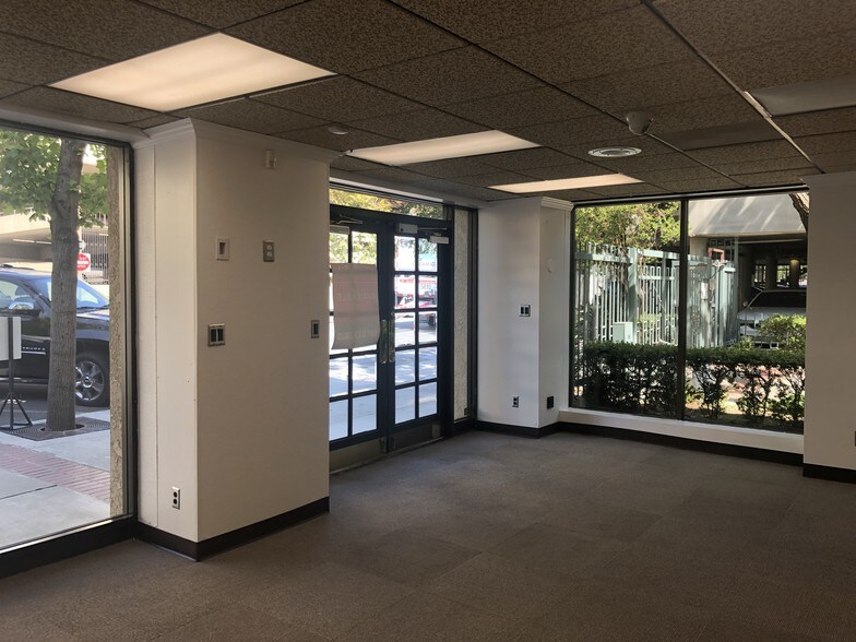 More Photos Of 1700 K St, Bakersfield Storefront Retail Office For Lease