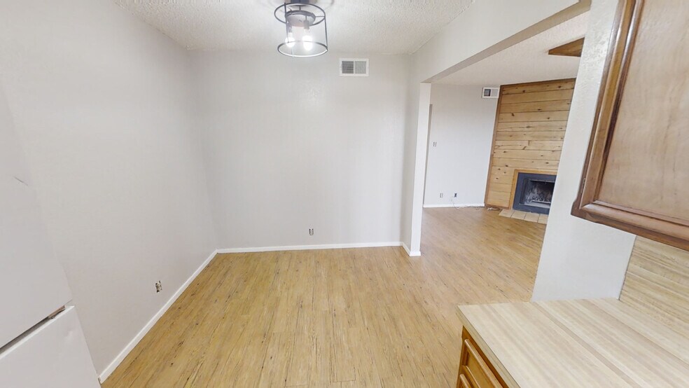 More Photos Of 402 SE 6th St, Andrews Apartments For Sale