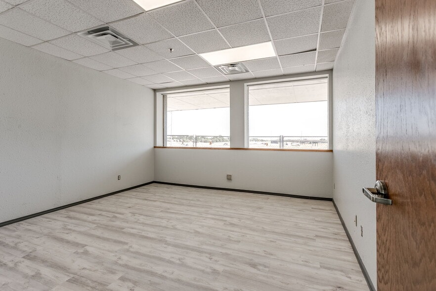 More Photos Of 3500 NW 39th St, Oklahoma City Office For Sale