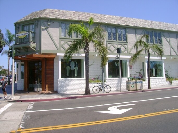 More Photos Of 300 Manhattan Beach Blvd, Manhattan Beach Storefront Retail Office For Lease