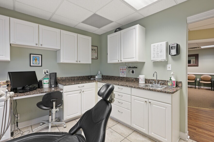 More Photos Of 3904 E Joppa Rd, Nottingham Flex For Sale