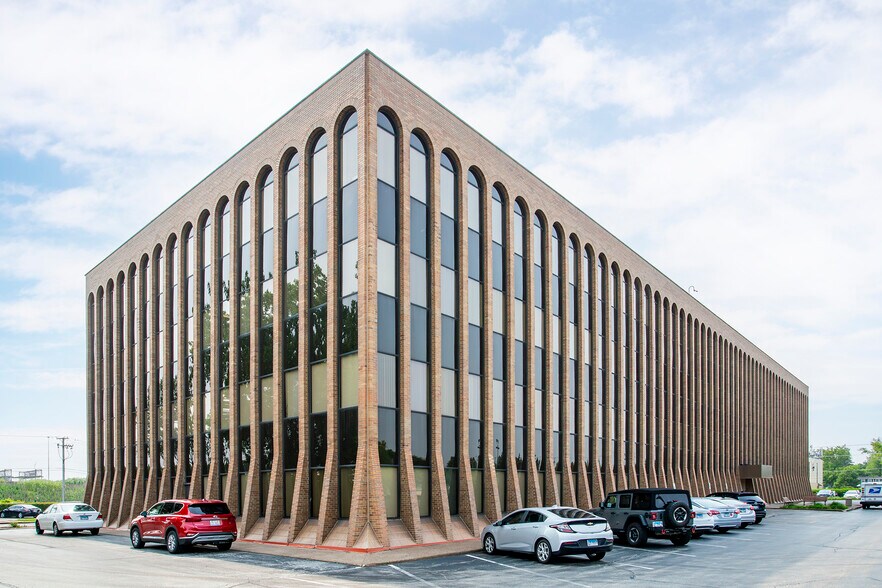 More Photos Of 2340 S River Rd, Des Plaines Office For Lease
