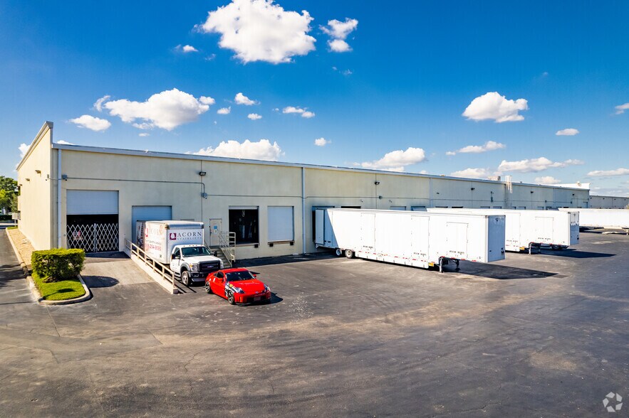 More Photos Of 6450 Kingspointe Pky, Orlando Light Distribution For Lease