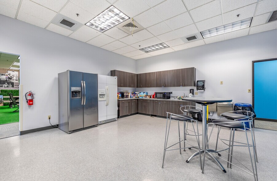 More Photos Of 350-398 N Mitchell St, Boise Office For Lease