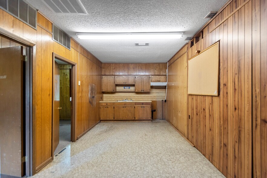 More Photos Of 201 SW 3rd St, Bryant Religious Facility For Sale