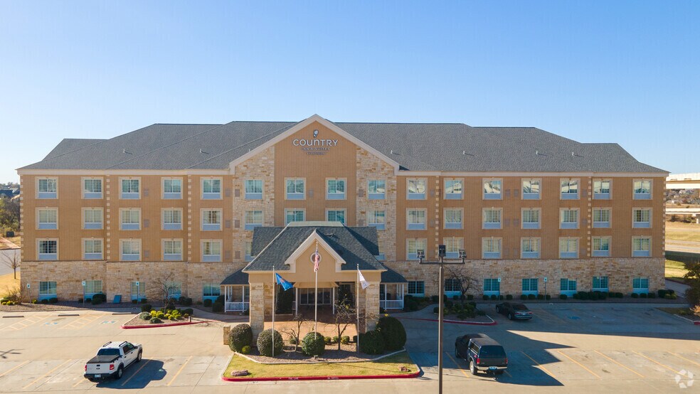 More Photos Of 13501 W Memorial Park Dr, Oklahoma City Hotel For Sale