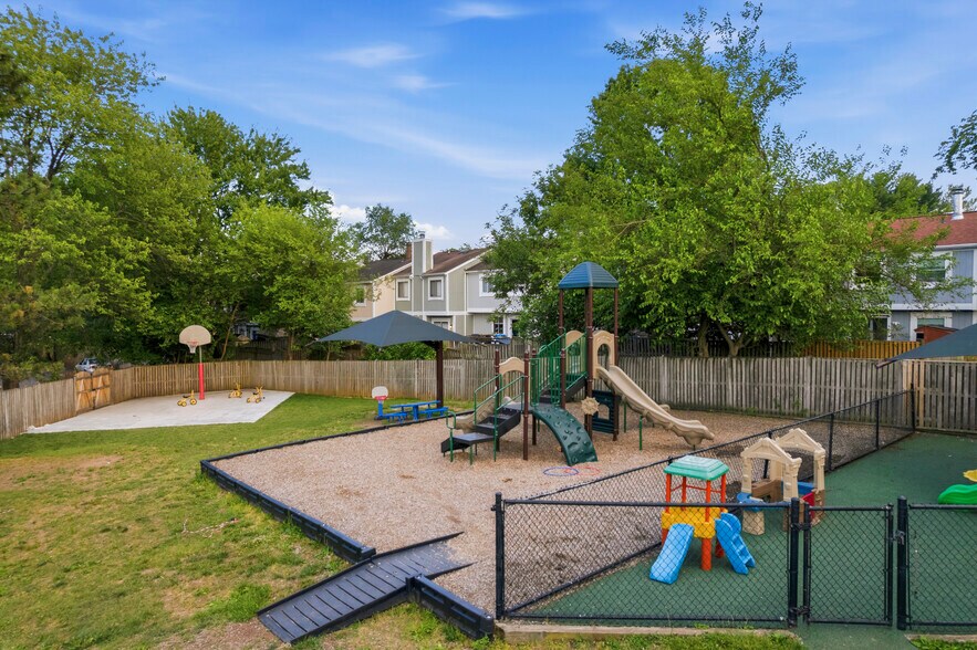 More Photos Of 83 Sugarland Run Dr, Sterling Daycare Center For Lease